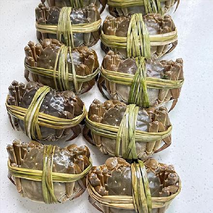 【产地直发】【去年复够好评多多】江苏阳澄湖大闸蟹4只（2.5两以上母蟹绑草）（舌尖上的美味）